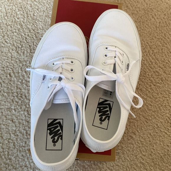 NWT WHITE VANS LACE UP SNEAKERS SIZE 7 - Picture 4 of 7